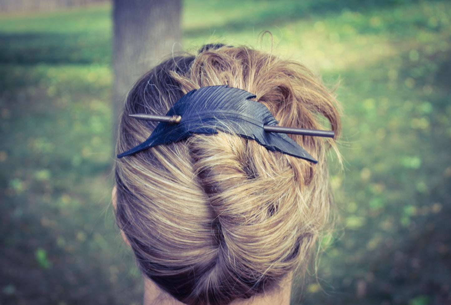 Handmade Leather Raven Feather Hair Pin – Boho Style Hair Accessory with Wooden Stick, Available in 4 Colors